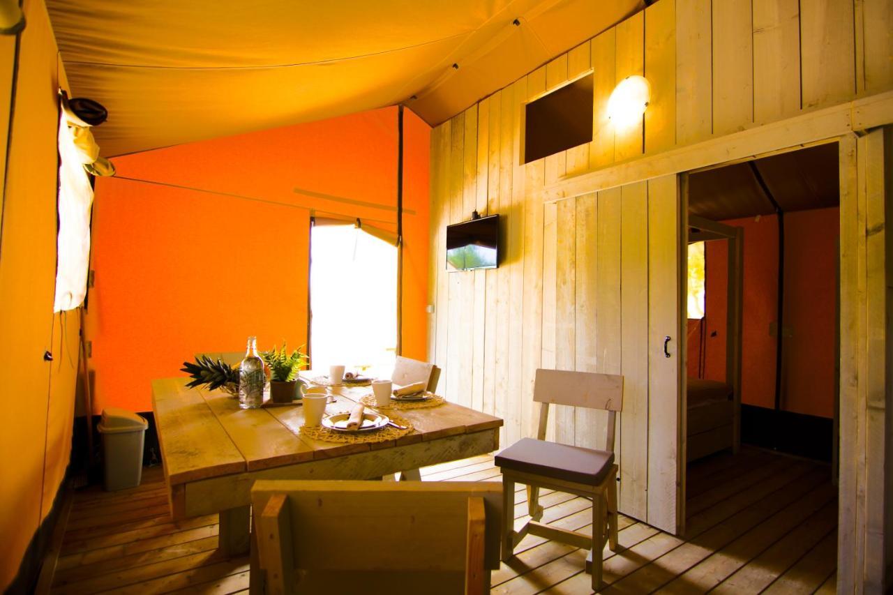 Grande Glamping With Pool Hotel Биоград на Мору Екстериор снимка