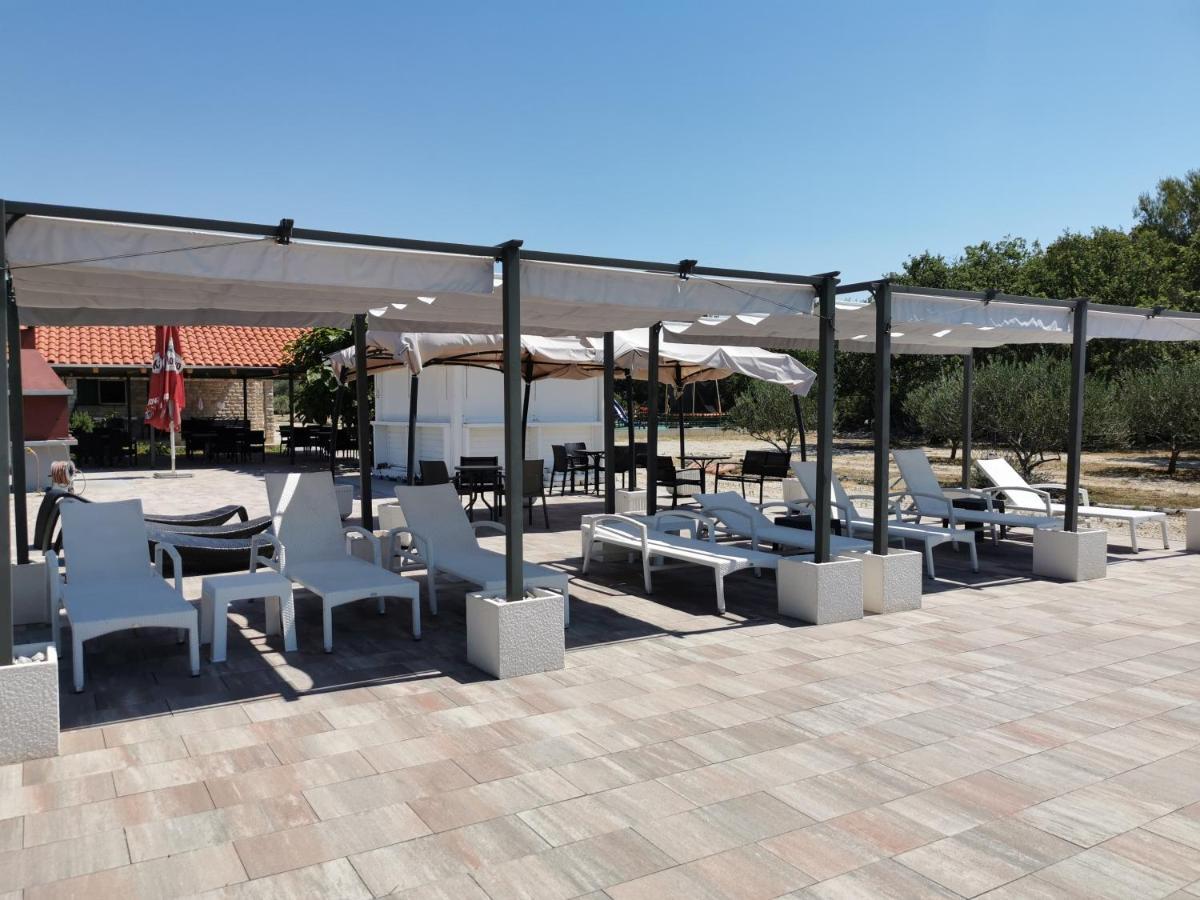 Grande Glamping With Pool Hotel Биоград на Мору Екстериор снимка