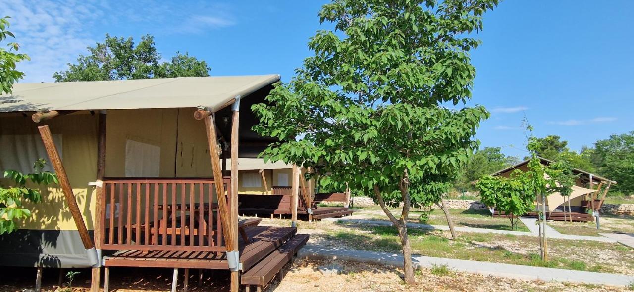 Grande Glamping With Pool Hotel Биоград на Мору Екстериор снимка